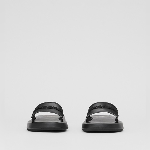 BURBERRY
Buckingham Mesh & Leather Slides. Size 38(8). Code:0400017592913 - Picture 8 of 12